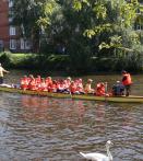 Chinees drakenboot varen