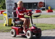 Pitsbabe Scootmobiel race 